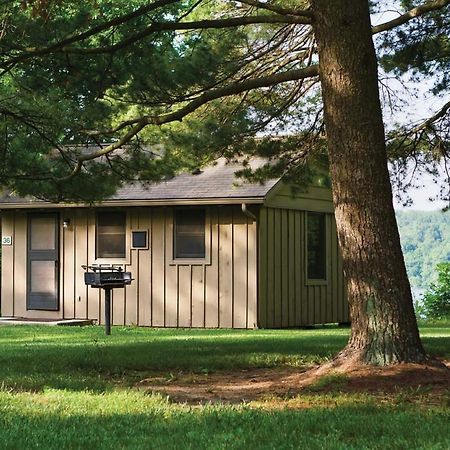 Hueston Woods Lodge And Conference Center College Corner Екстериор снимка