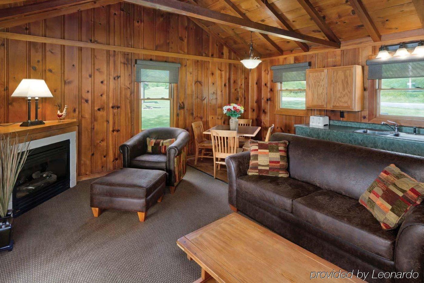 Hueston Woods Lodge And Conference Center College Corner Екстериор снимка
